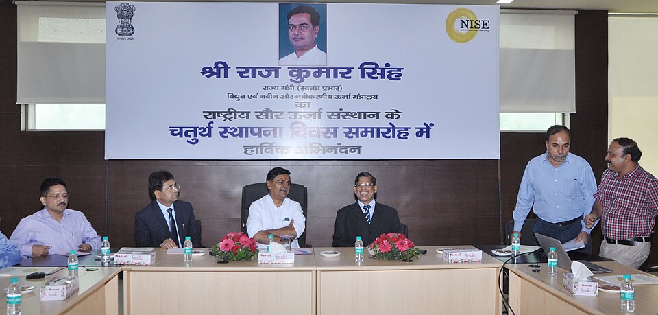 Madrid lab pushes 30% facade solar with 2D cells